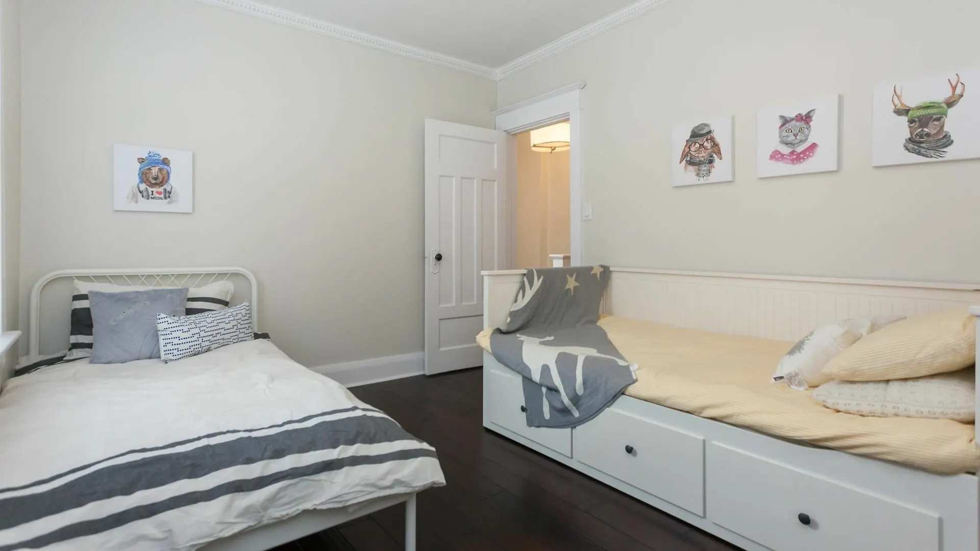 Applewood Suites - 4 Bdrm Danforth House Toronto Kanada